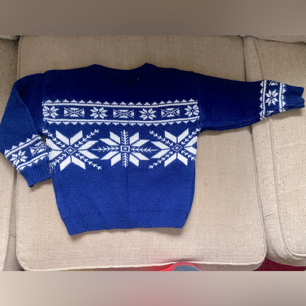 4T blue and white sweater